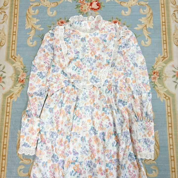 お花畑をお散歩する日のワンピース