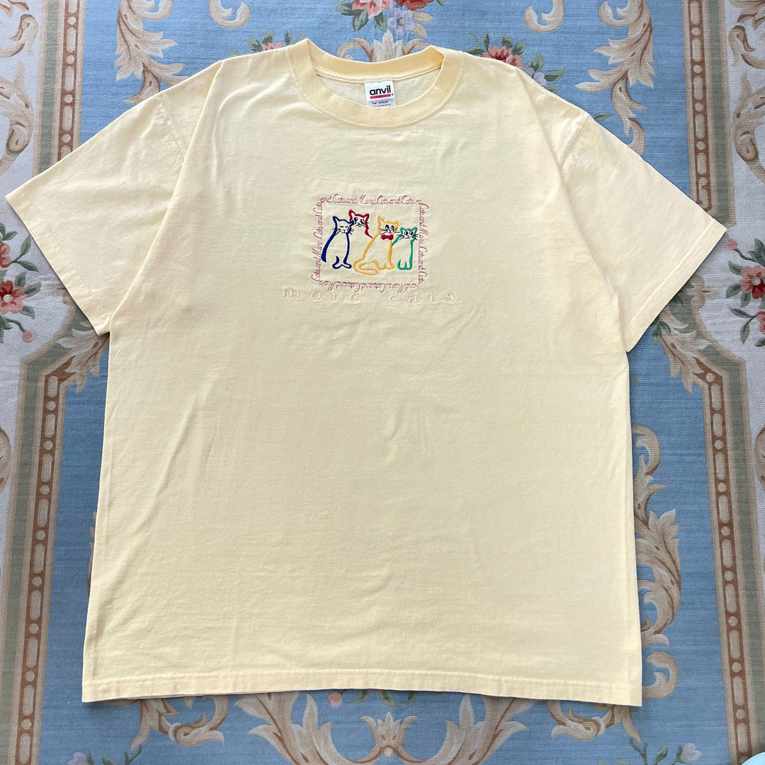 休日にゆったりと猫カフェに行く日のTシャツ