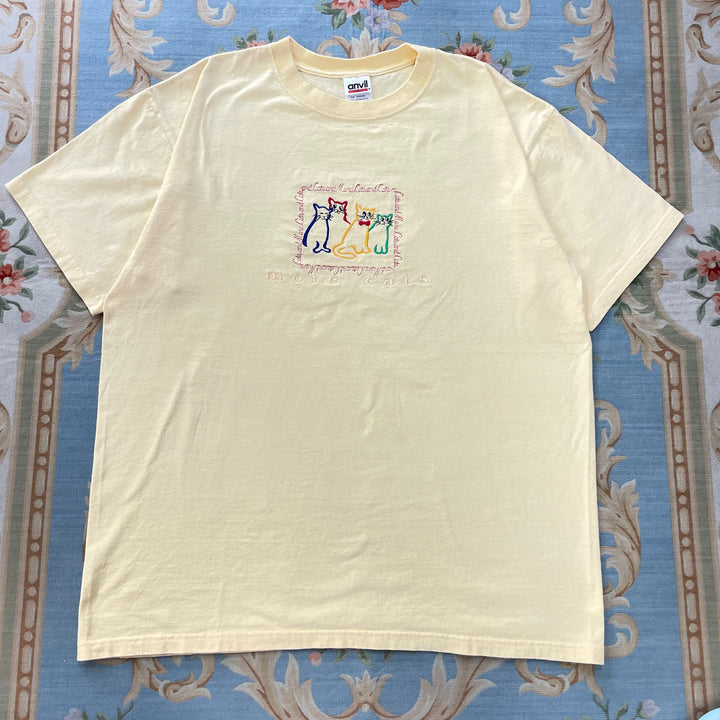 休日にゆったりと猫カフェに行く日のTシャツ
