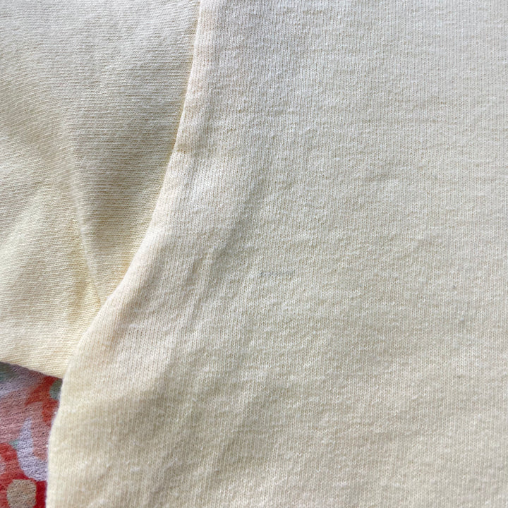 休日にゆったりと猫カフェに行く日のTシャツ