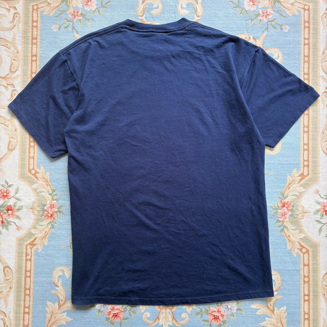 ねこちゃんたちのゆったりお庭時間Tシャツ