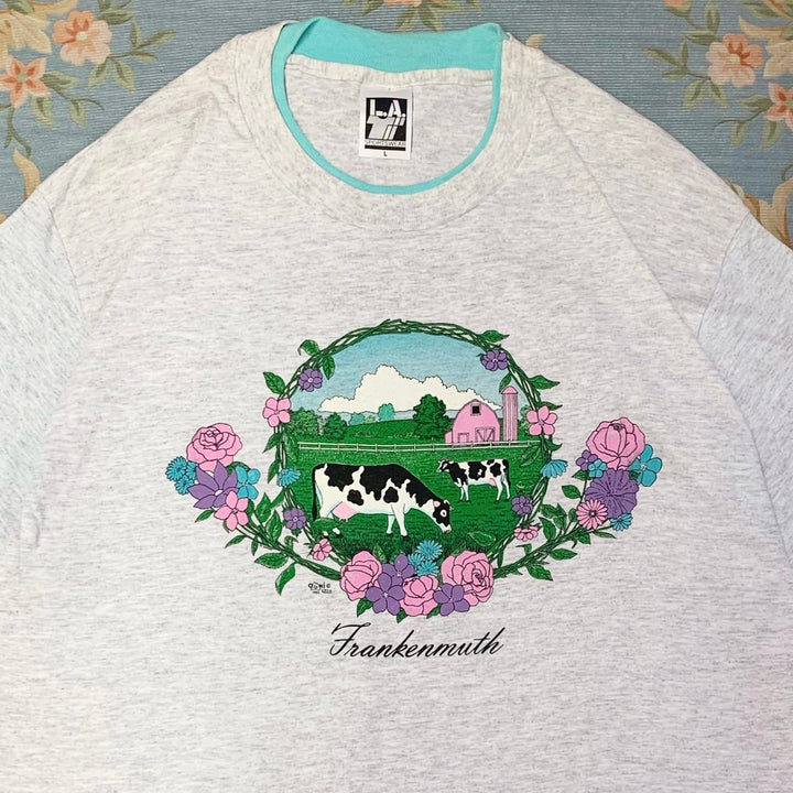 晴れた日に牧場に行くおんなのこのTシャツ