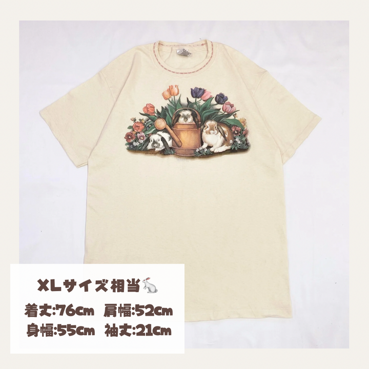 お庭で遊ぶうさぎさんたちのTシャツ