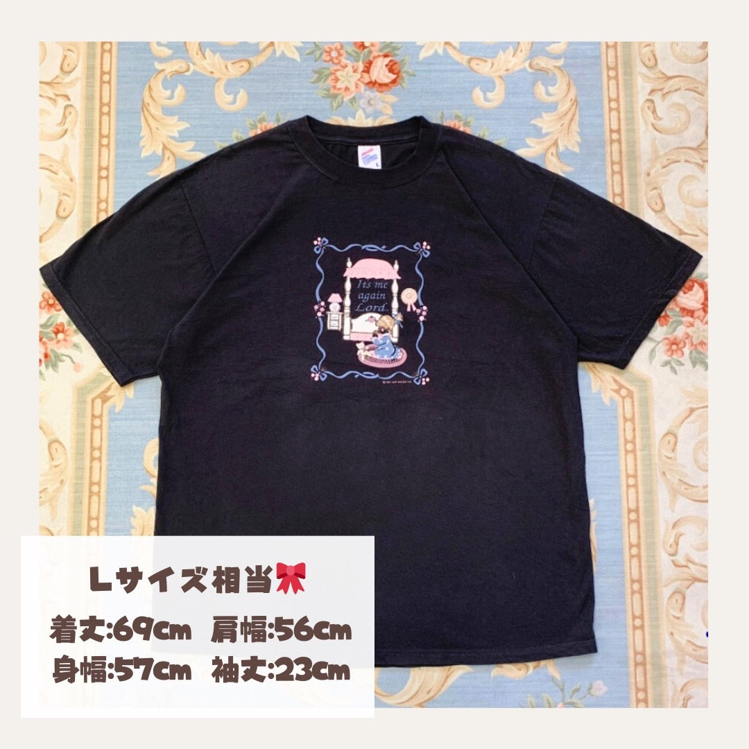 メルヘンなお部屋で暮らすおんなのこのTシャツ