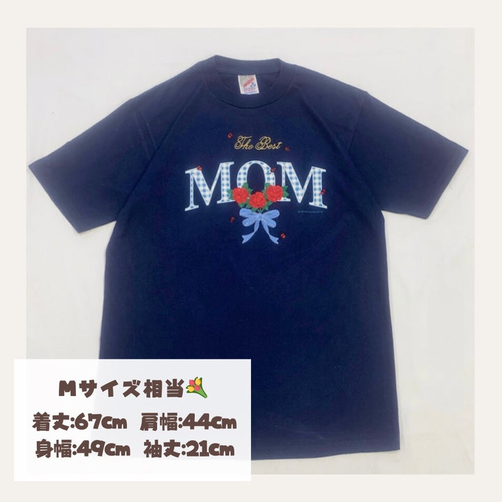 彼に渡す花束を選ぶ女の子のTシャツ